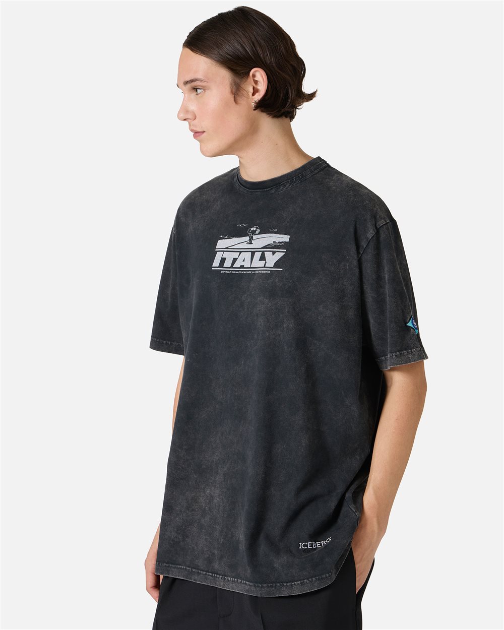 Relaxed style, graphic attitude: the black Peanuts T-shirt - Iceberg - Official Website