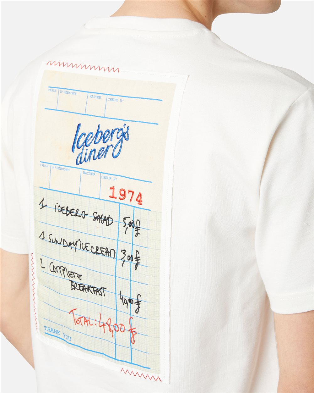 Iconica e contemporanea: la T-shirt Iceberg Dinner in vaniglia - Iceberg - Official Website