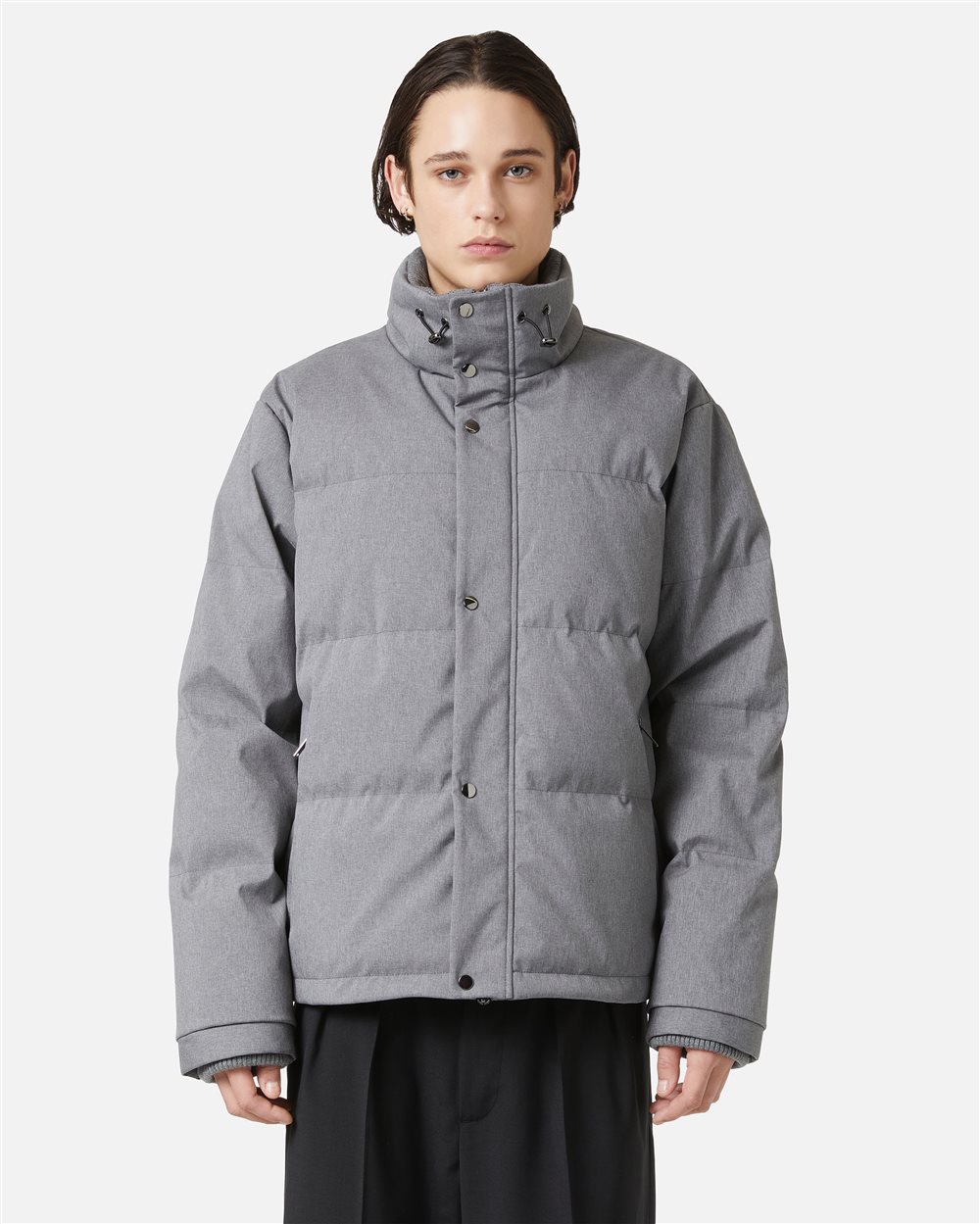 Essential Attitude: die kurze Daunenjacke aus Melange-Nylon - Iceberg - Official Website
