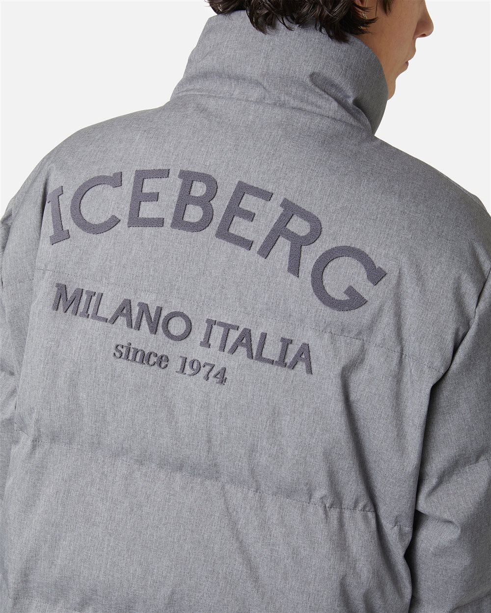Essential Attitude: die kurze Daunenjacke aus Melange-Nylon - Iceberg - Official Website