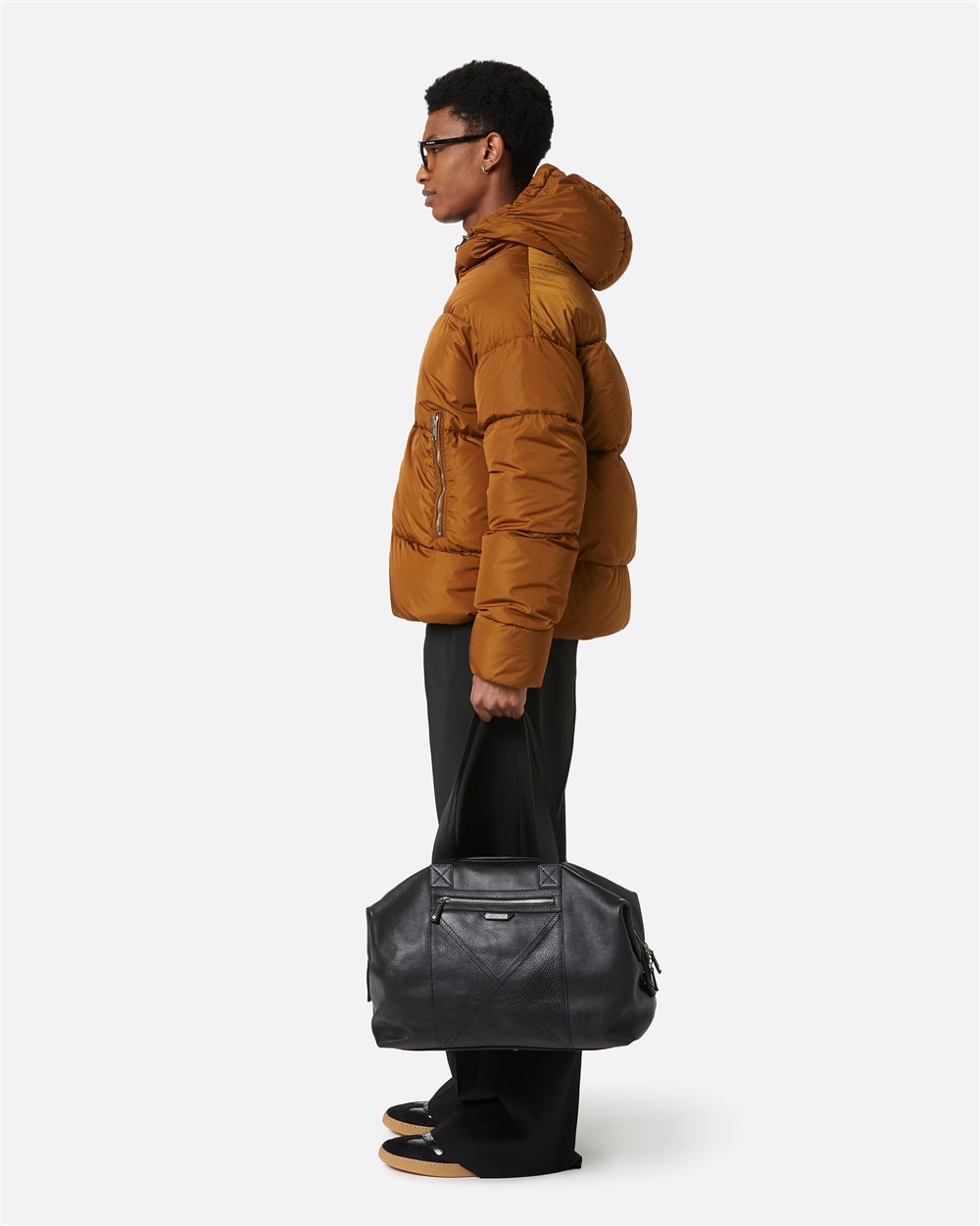 Urban warmth: the hazelnut garment-dyed technical down jacket - Iceberg - Official Website