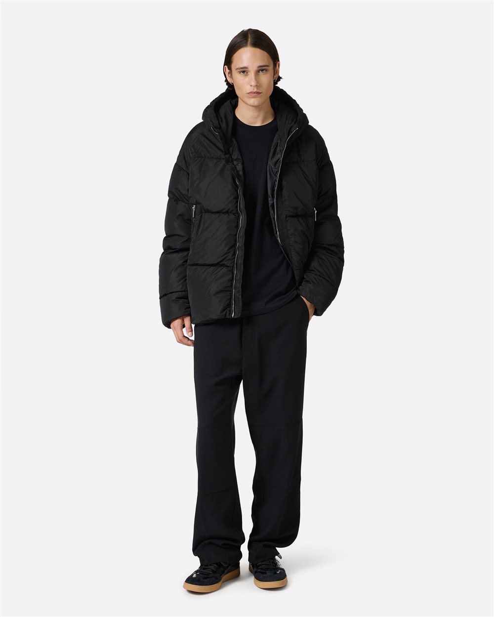 Urban warmth: the garment-dyed black technical down jacket - Iceberg - Official Website