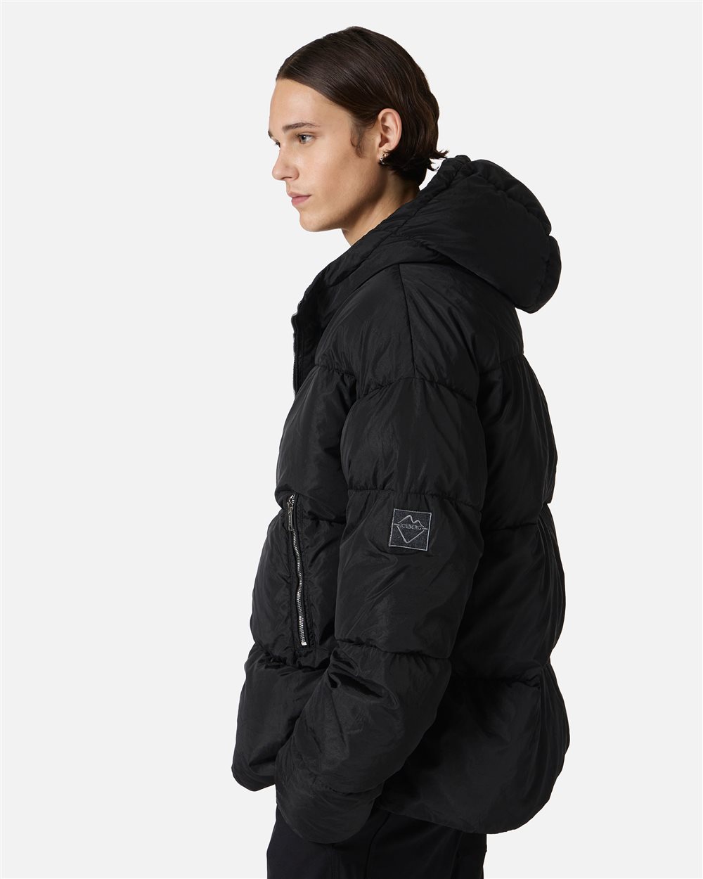 Urban warmth: the garment-dyed black technical down jacket - Iceberg - Official Website
