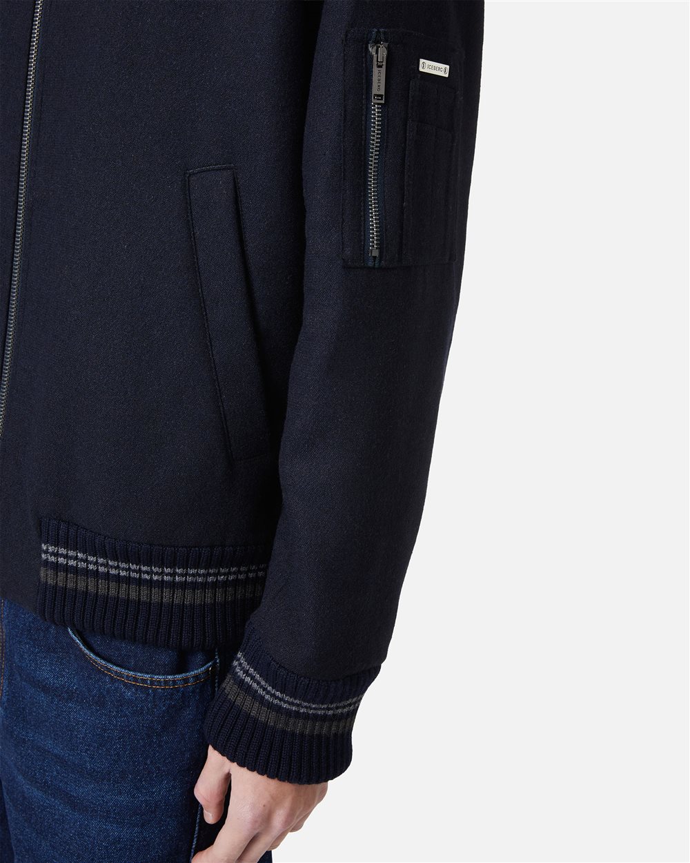Giubbotto regular fit in bouclé leggero: texture raffinata, attitudine urbana - Iceberg - Official Website