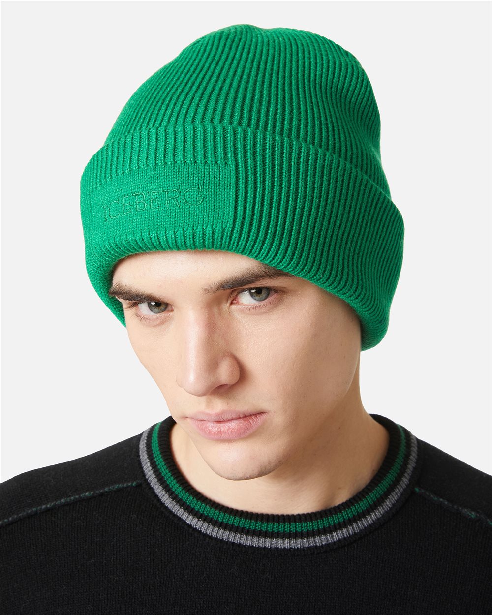 Emerald green hat in extra-fine merino wool knit - Iceberg - Official Website