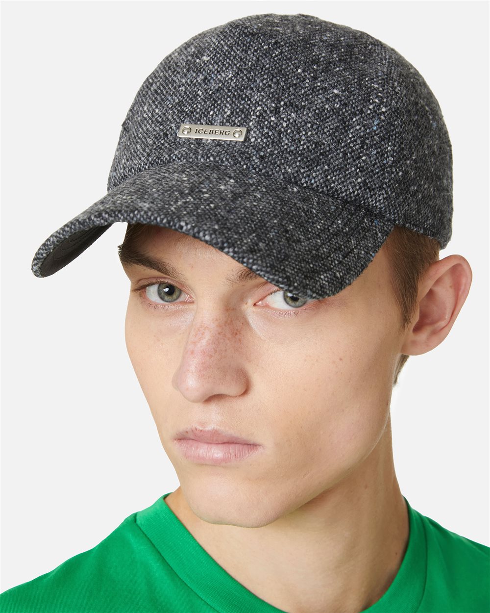 Cappellino baseball in bouclé e nylon grigio: texture e carattere - Iceberg - Official Website