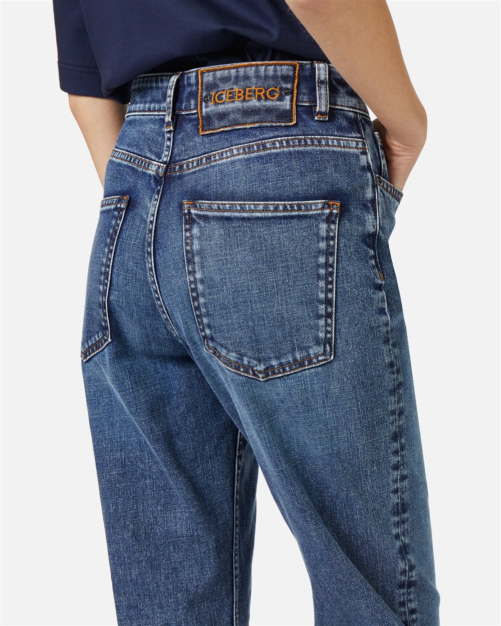 Indigo Mom Fit jeans in comfort stone wash denim - Iceberg - Official Website