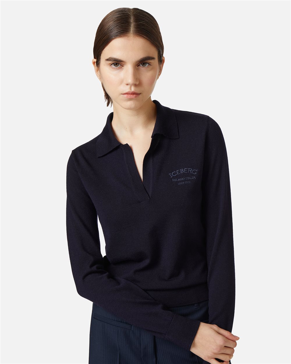 Polo blu a manica lunga in lana Merinos extrafine con logo Iceberg - Iceberg - Official Website