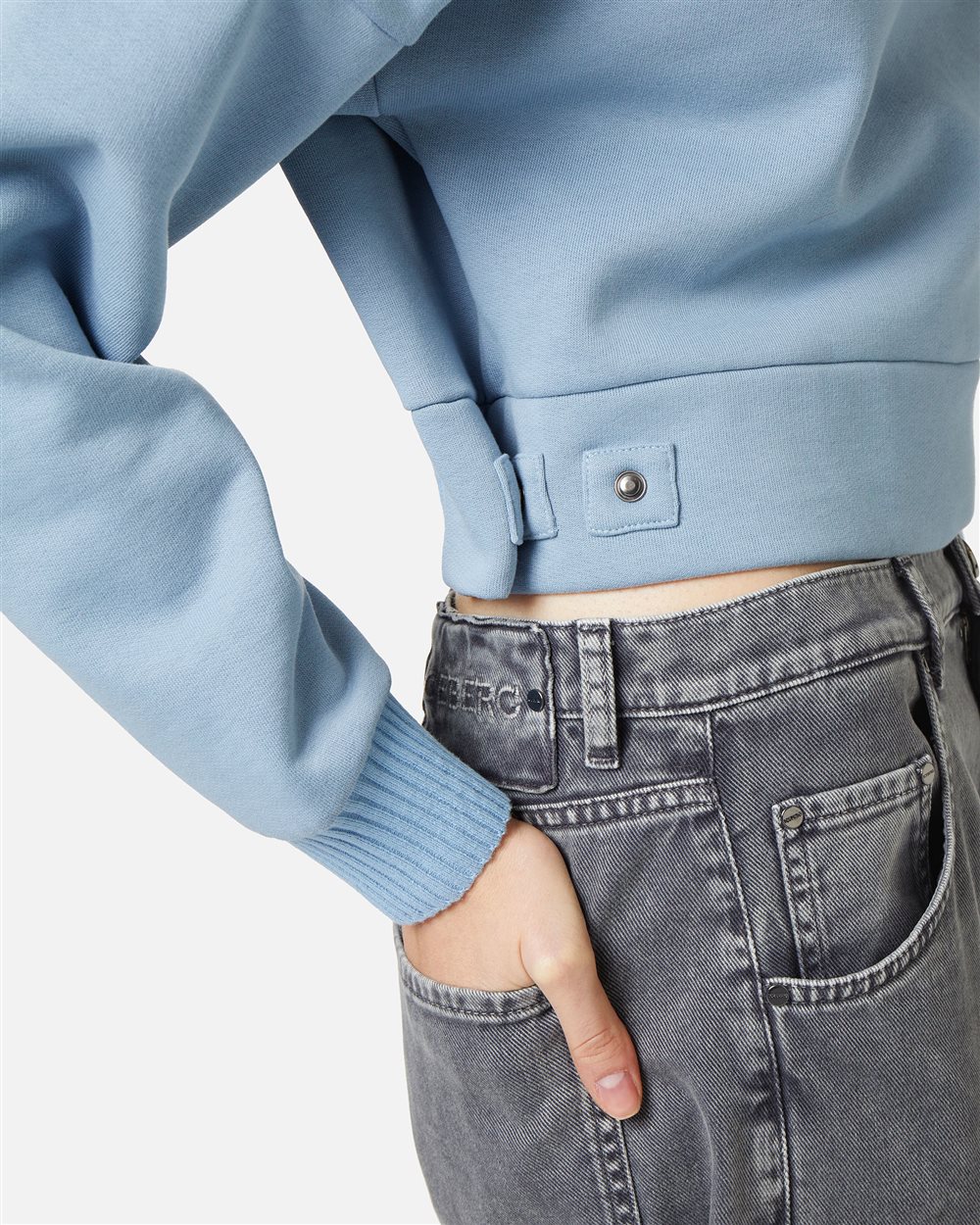 Cropped sweatshirt in sustainable brushed fabric with maxi knitted collar - Iceberg - Official Website