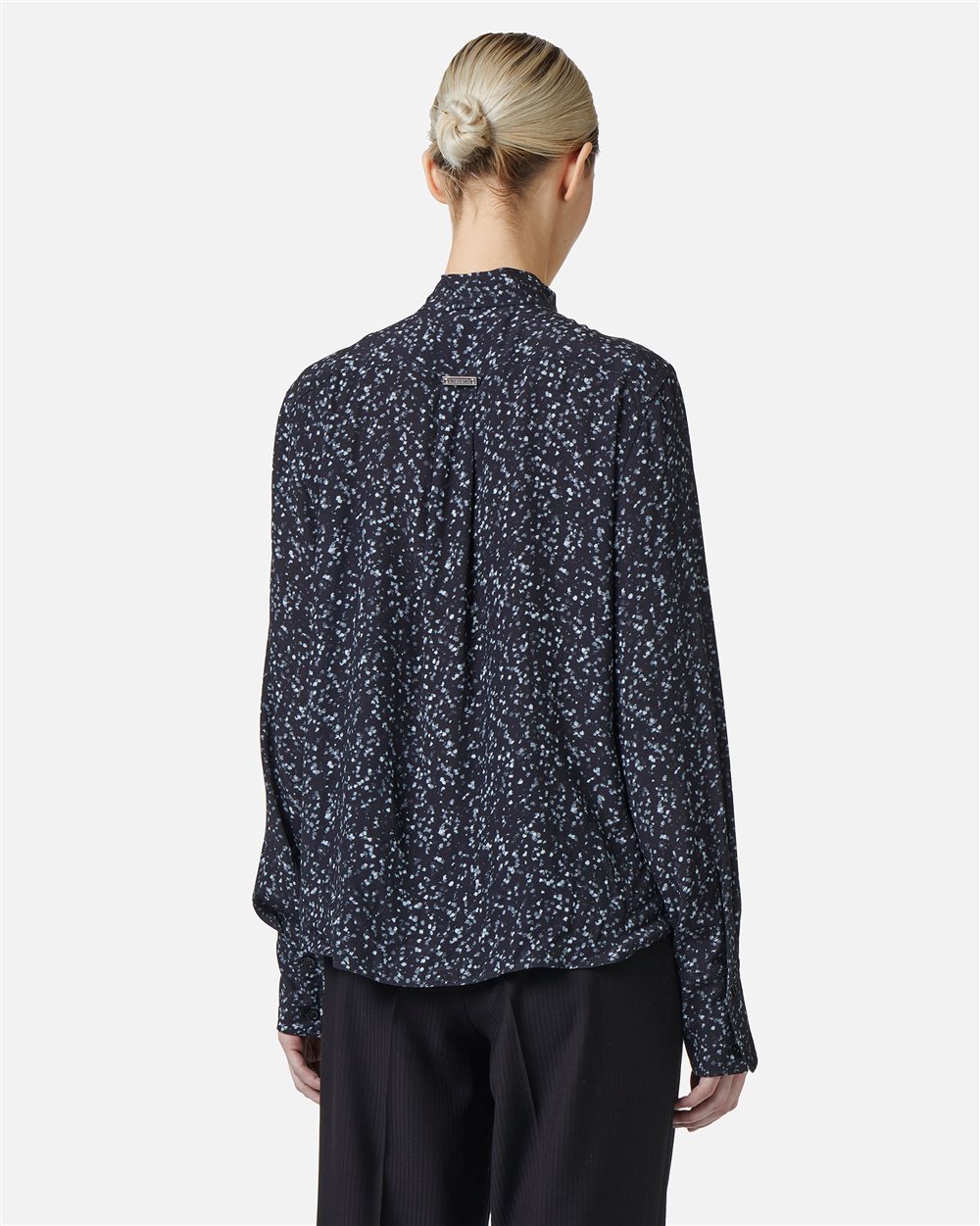 Comfort fit shirt with black and grey background print in eco-true viscose with sash and gathered de - Iceberg - Official Website
