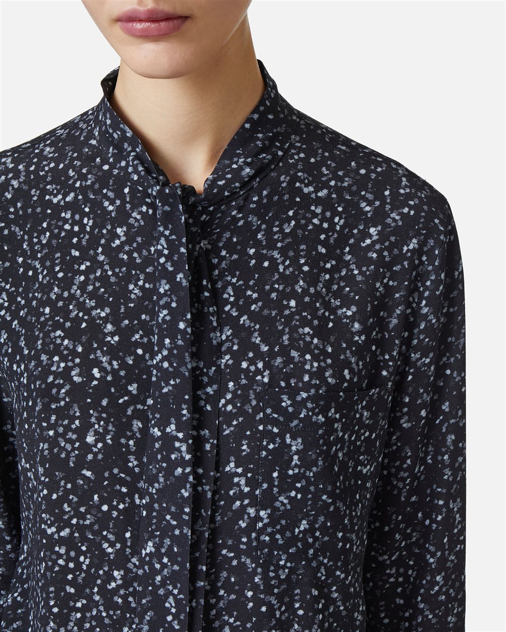 Comfort fit shirt with black and grey background print in eco-true viscose with sash and gathered de - Iceberg - Official Website