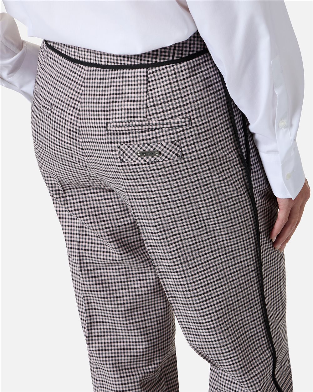 Relaxed-fit, low-rise trousers in fuchsia and black check fabric - Iceberg - Official Website