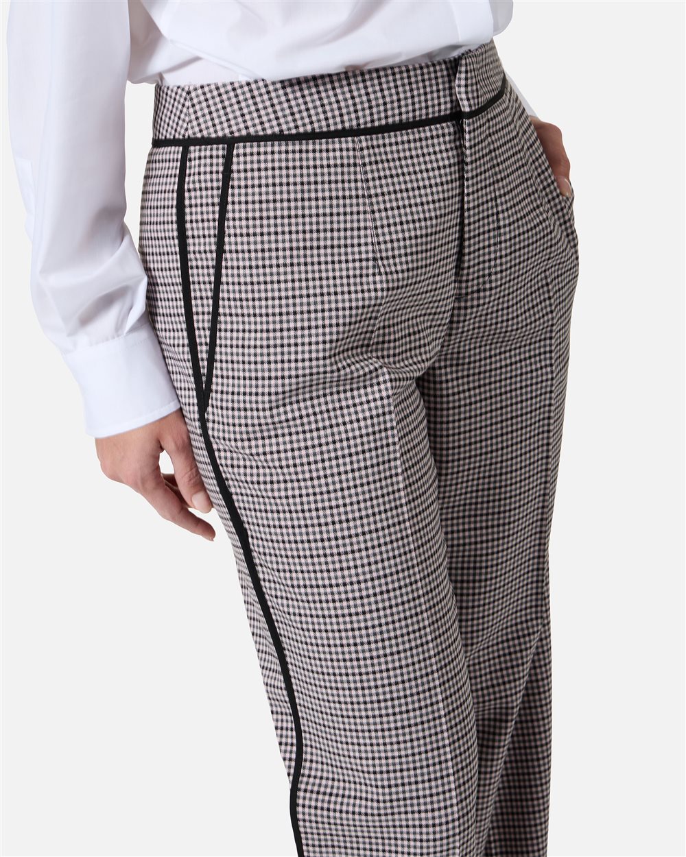 Relaxed-fit, low-rise trousers in fuchsia and black check fabric - Iceberg - Official Website