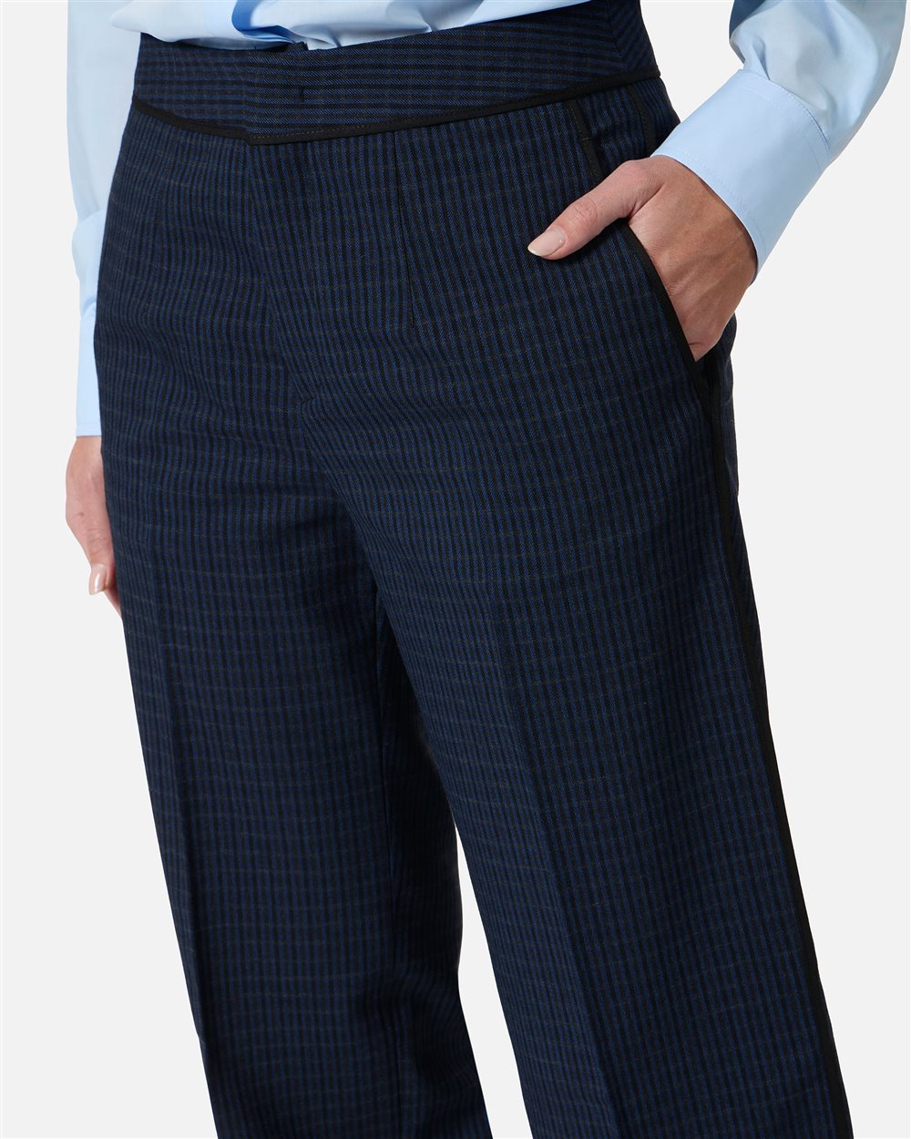 Relaxed-fit, low-rise trousers in blue and black check fabric - Iceberg - Official Website