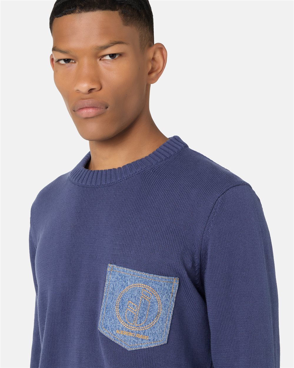 Grey regular fit crew neck sweater in pure cotton with embroidered denim pocket and logo pin - Iceberg - Official Website