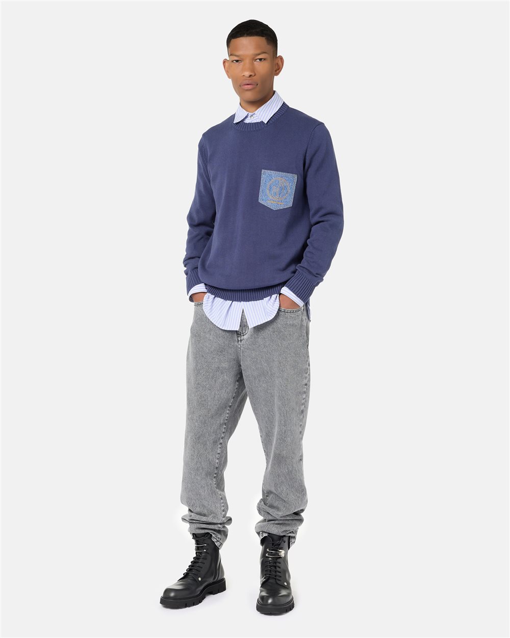 Grey regular fit crew neck sweater in pure cotton with embroidered denim pocket and logo pin - Iceberg - Official Website