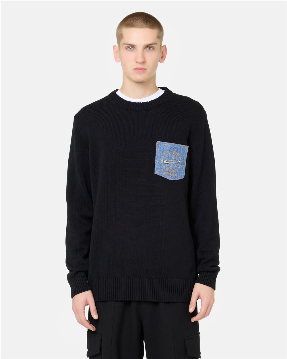 Regular fit black crew neck sweater in pure cotton with embroidered denim pocket and logo pin - Iceberg - Official Website