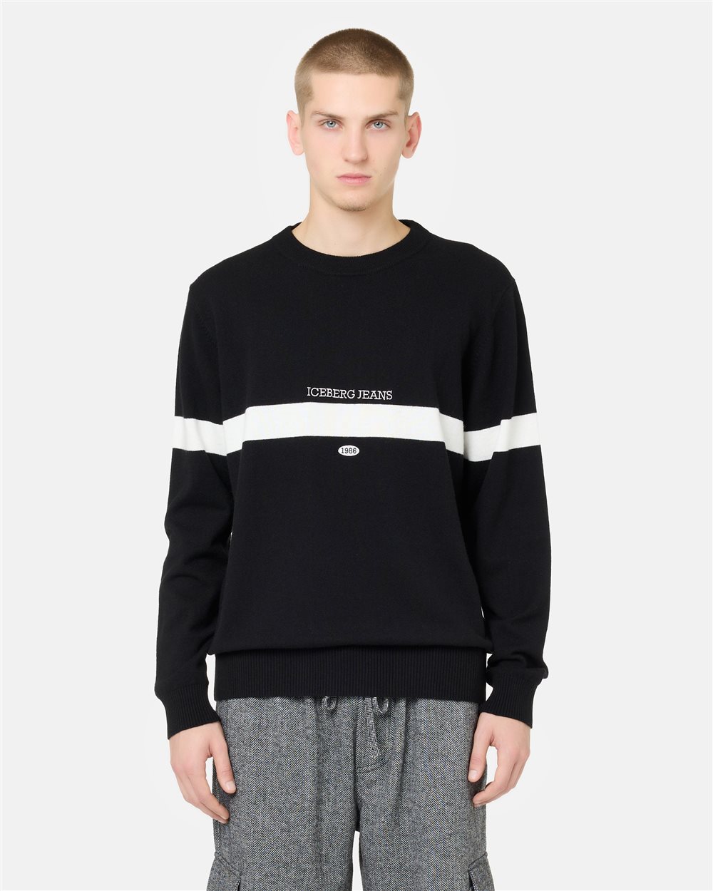 Black crewneck sweater in wool cashmere blend with 1986 embroidery and Iceberg logo - Iceberg - Official Website