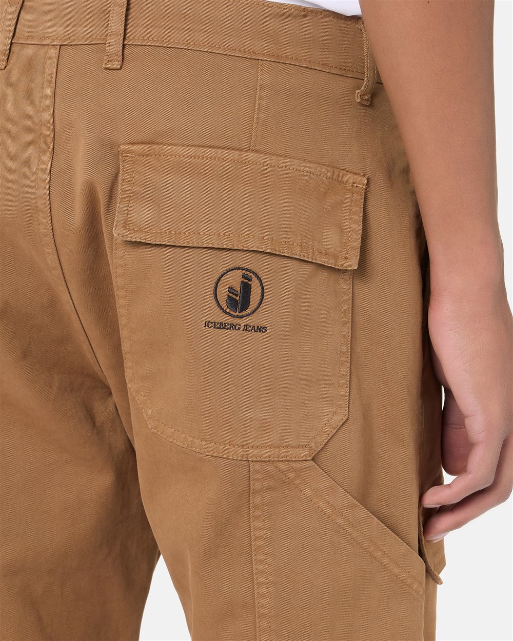 Work fit trousers in biscuit-coloured frosted gabardine with logo details - Iceberg - Official Website