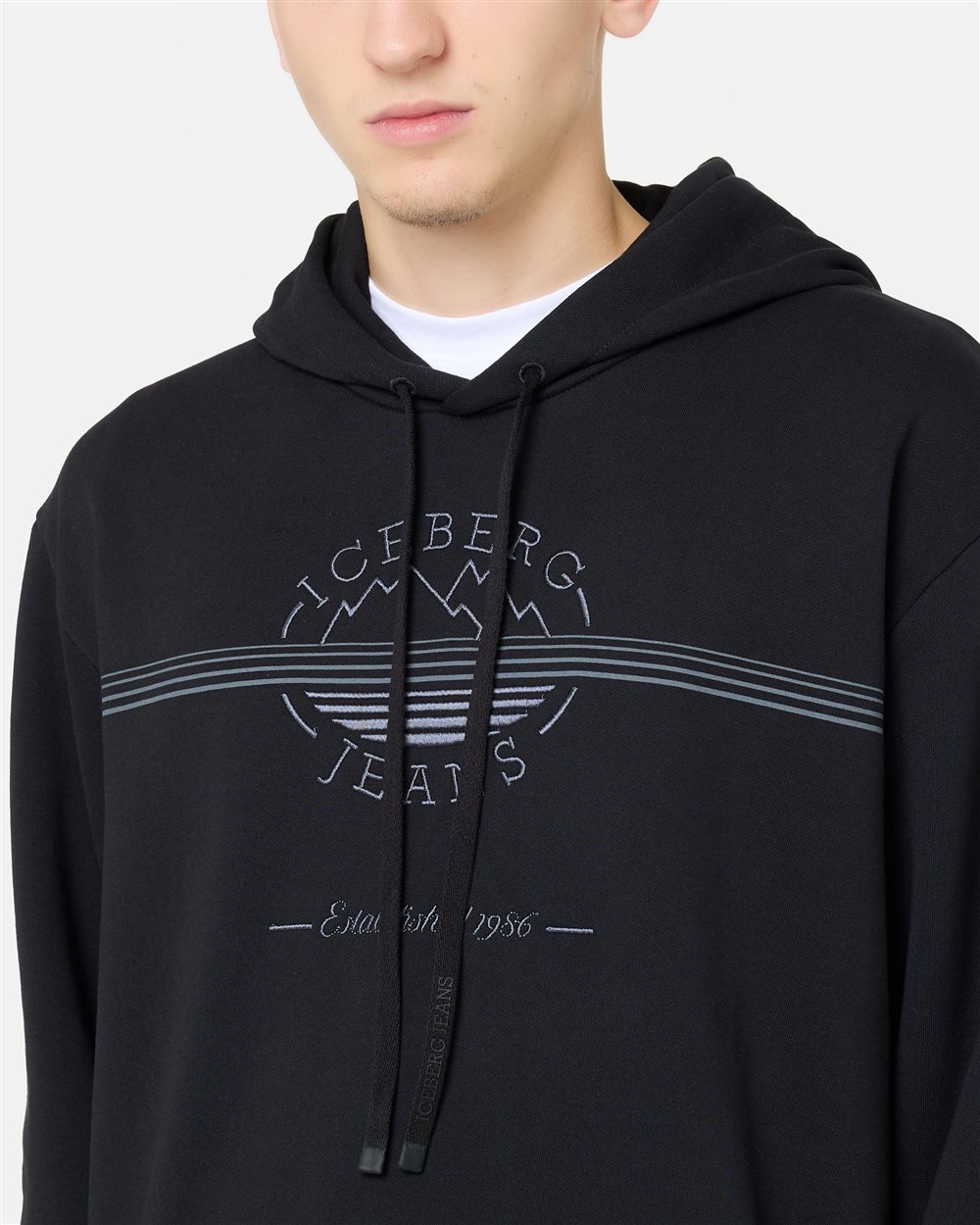 Chill Fit Hoodie in black cotton diagonal fleece with Iceberg logo and mountain details - Iceberg - Official Website