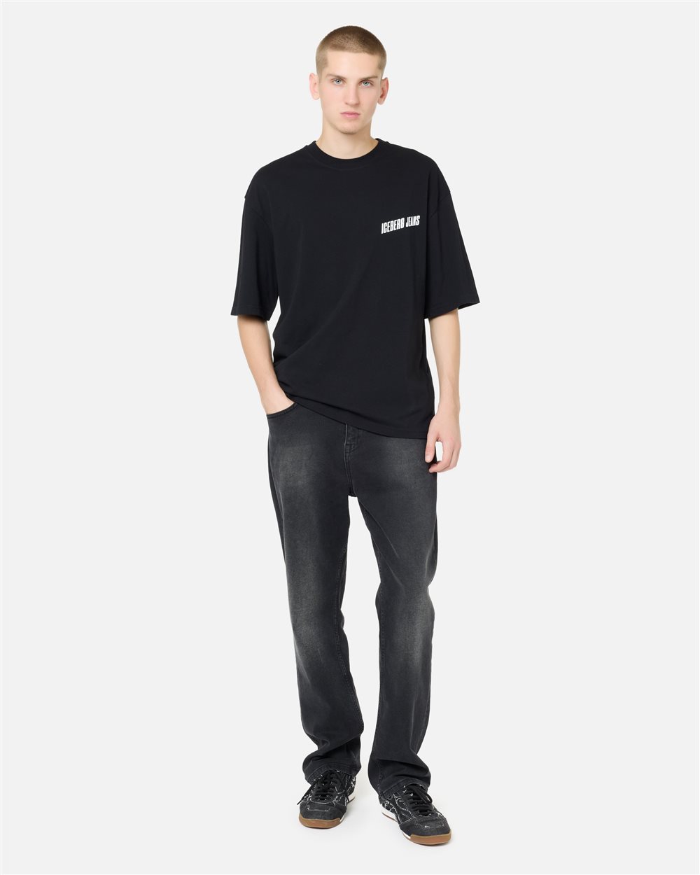 Relaxed Fit T-shirt in black cotton jersey with Brilliant Blue print - Iceberg - Official Website