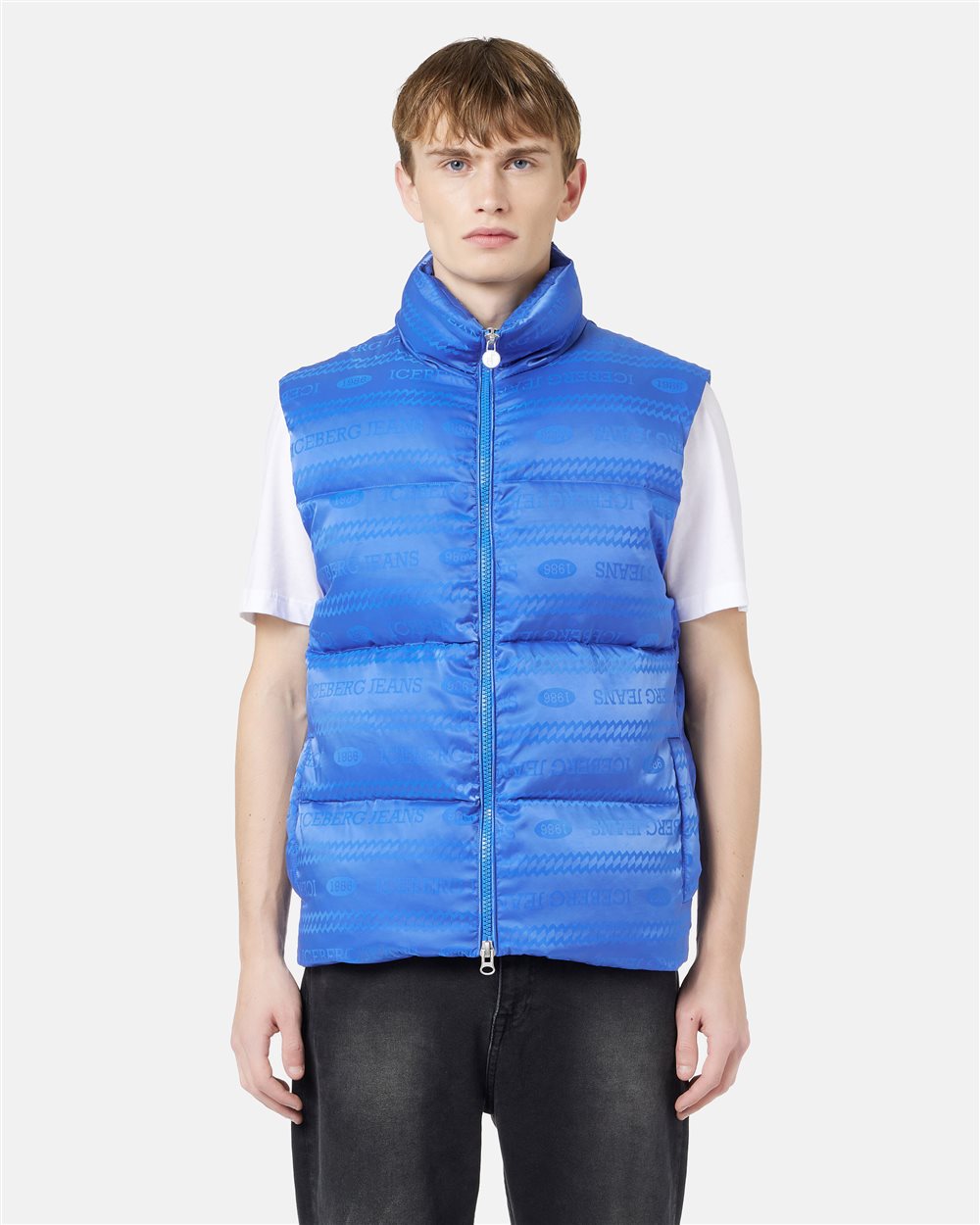 Blaue Nylonweste mit durchgehendem 1986-Jacquard-Iceberg-Logo - Iceberg - Official Website