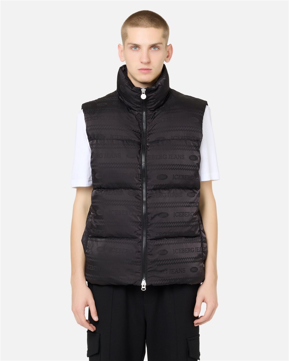 Gilet in Nylon Allover Logo 1986 Jacquard black Iceberg - Iceberg - Official Website