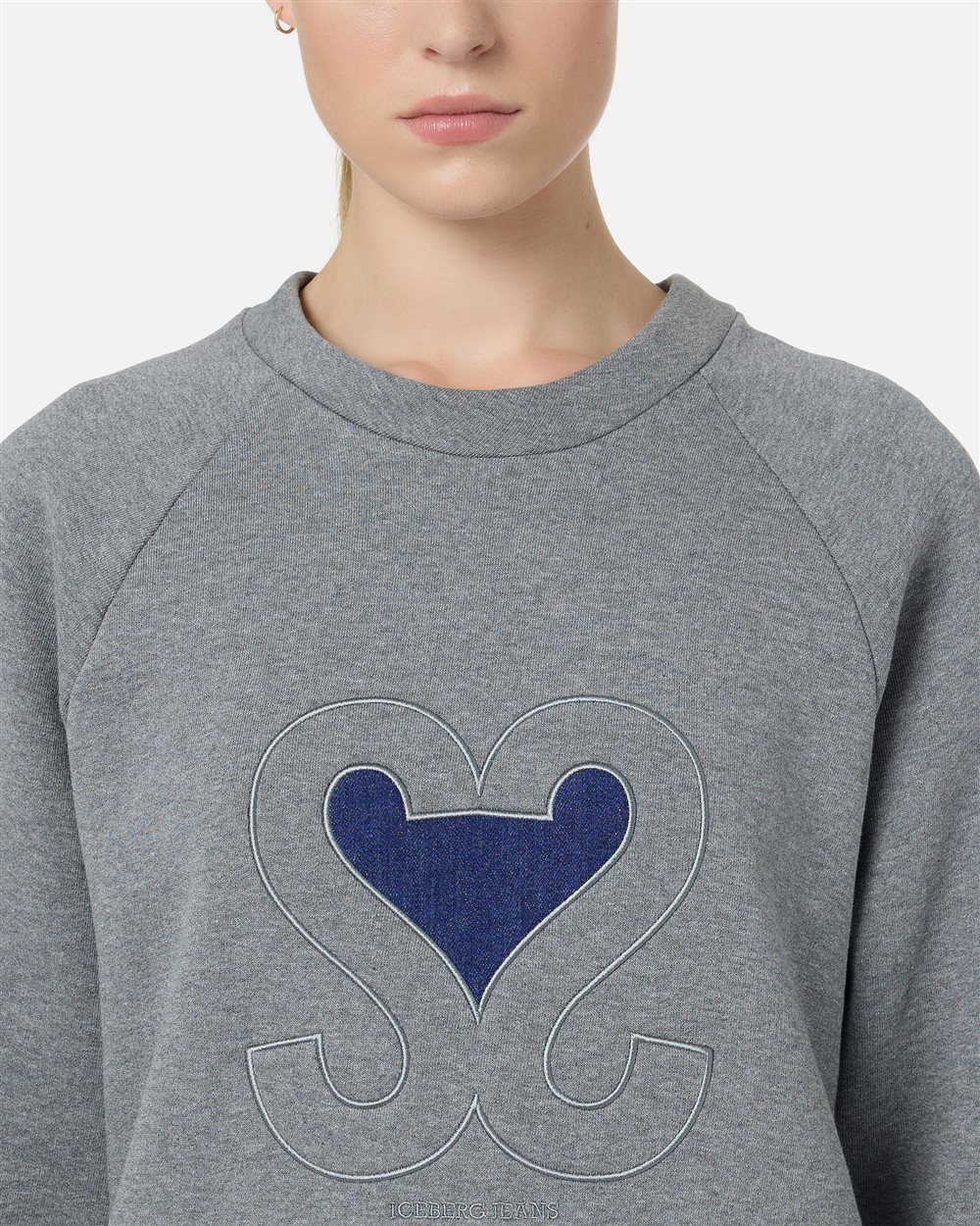 Regular-fit crewneck sweater in melange gray with denim heart and Iceberg logo - Iceberg - Official Website