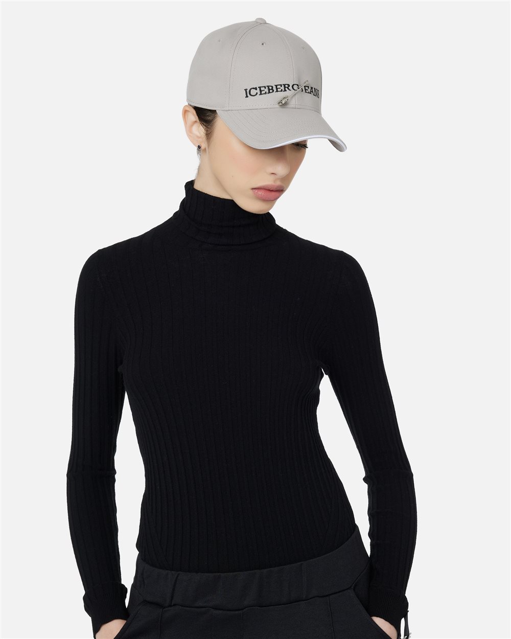 Baseball cap in ivory cotton gabardine - Iceberg - Official Website