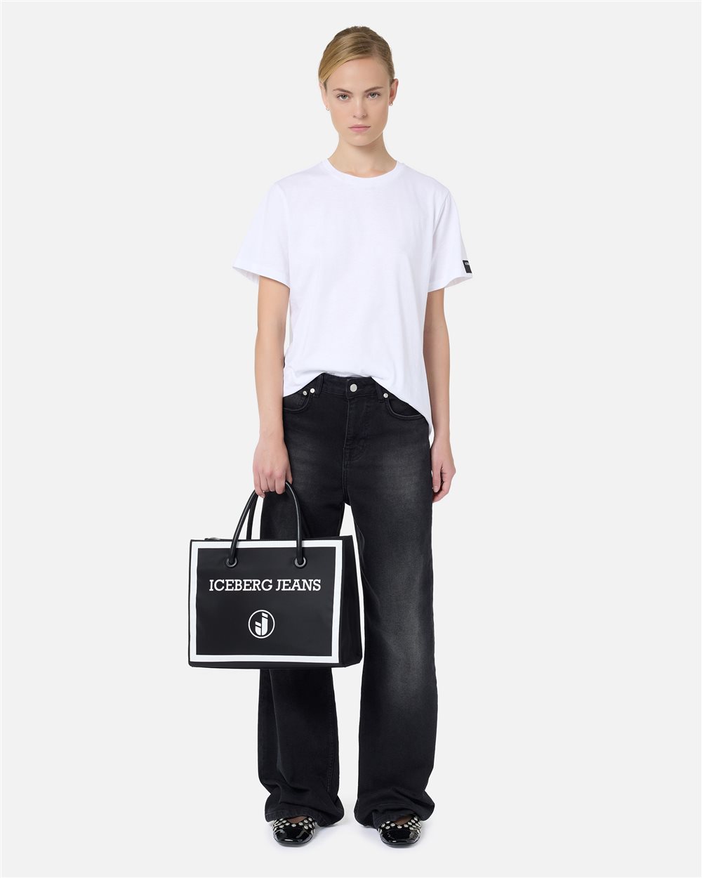 Nylon tote bag with logo tag print: functionality and contrasting character - Iceberg - Official Website