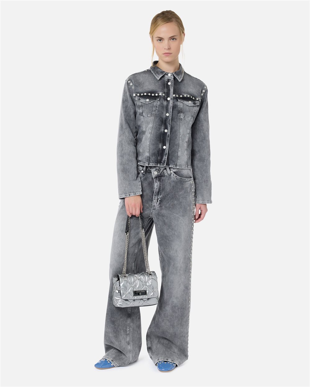 Silver quilted nylon crossbody bag with rivets and silver chain - Iceberg - Official Website