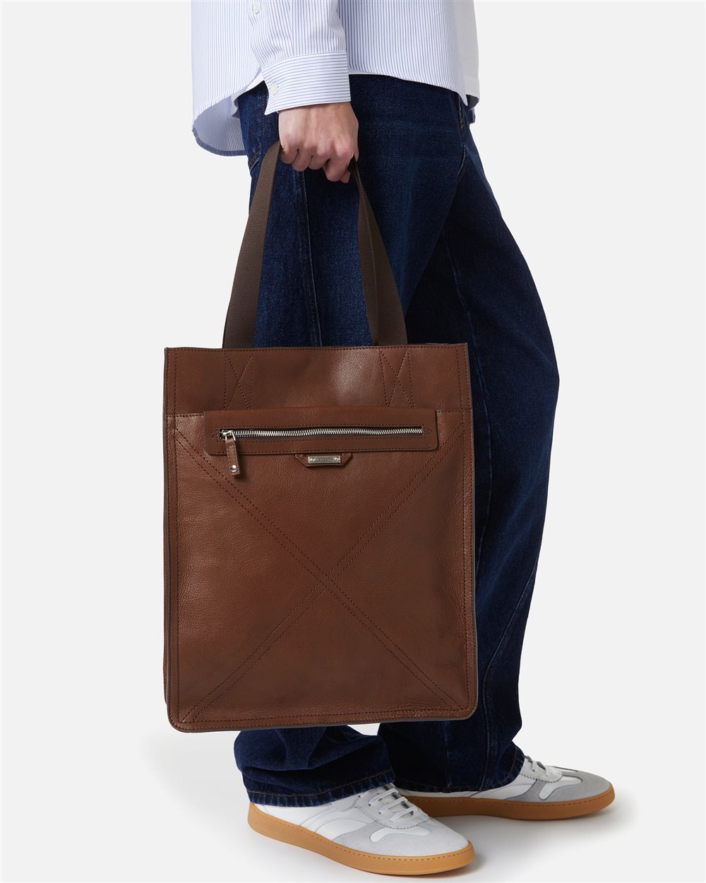 Maxi shopper in hazelnut leather with cross stitching and metal logo plate - Iceberg - Official Website