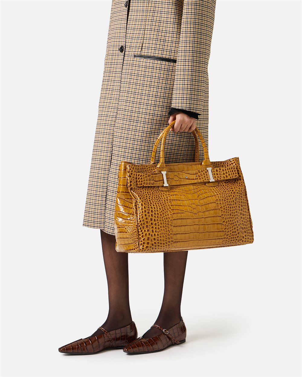 Hazelnut-colored calfskin maxi shopper - Iceberg - Official Website