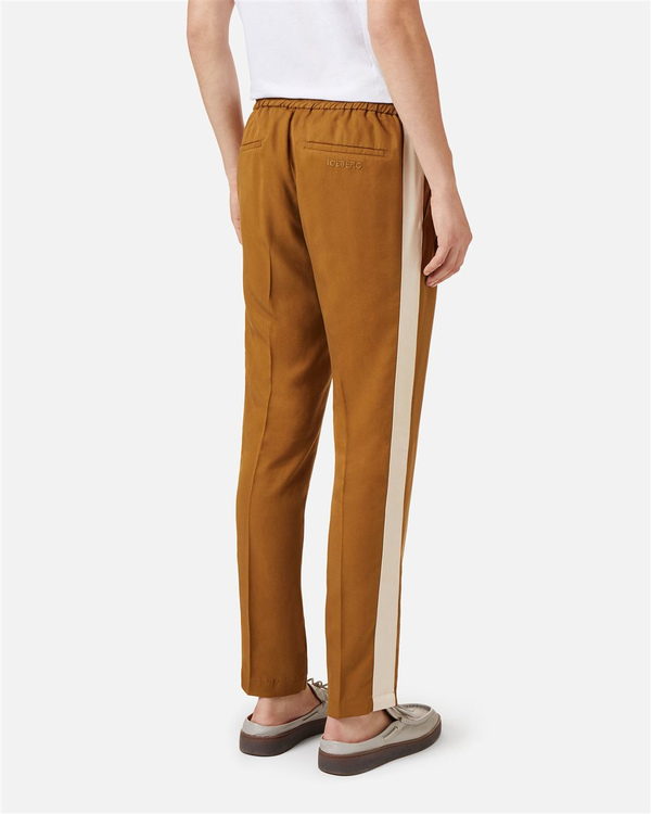 Pantalone comfort fit in Tencel color olio con bande a contrasto - Iceberg - Official Website