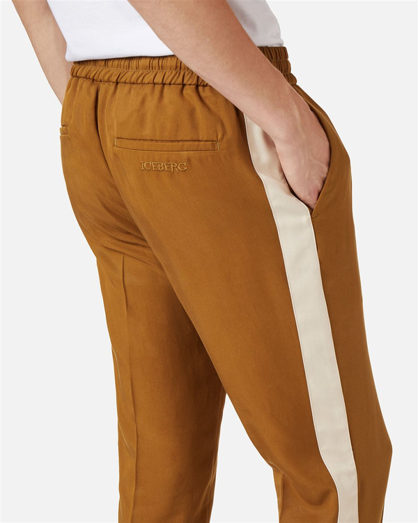 Pantalone comfort fit in Tencel color olio con bande a contrasto - Iceberg - Official Website