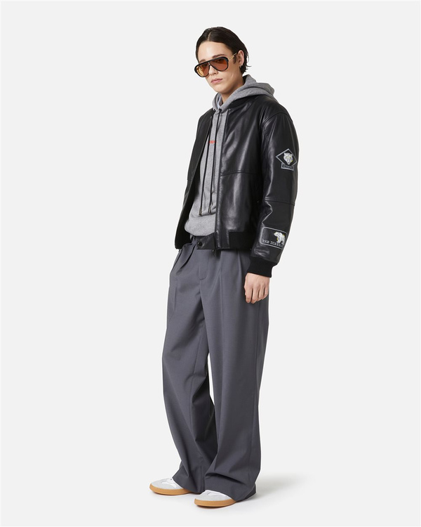 Schwarze Bomberjacke aus Leder mit aufgestickten Patches - Iceberg - Official Website