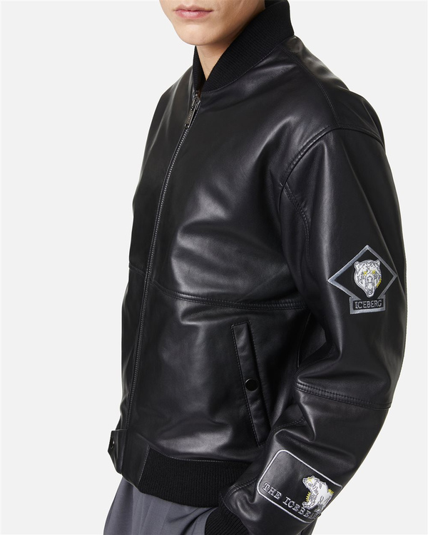 Schwarze Bomberjacke aus Leder mit aufgestickten Patches - Iceberg - Official Website