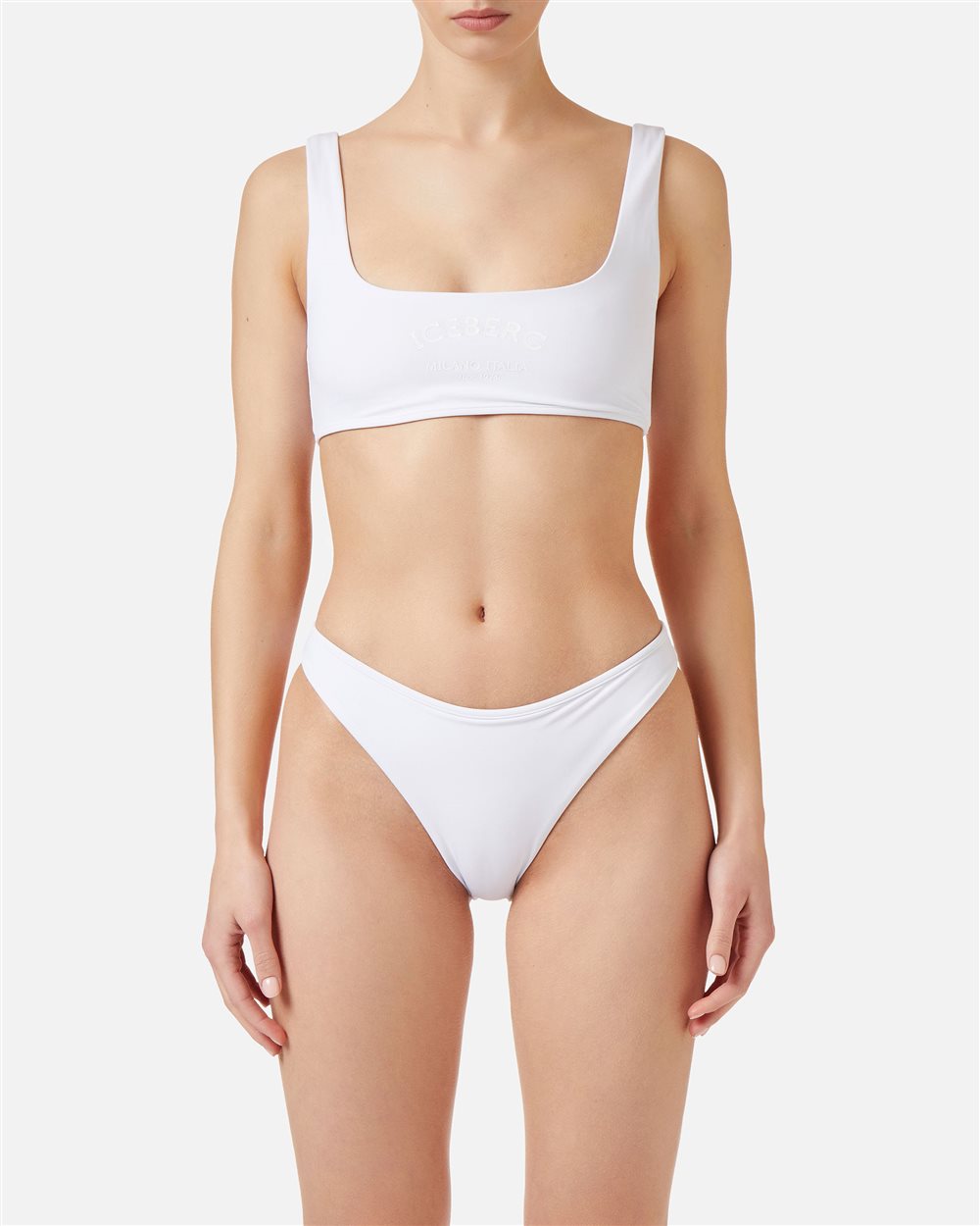Slip mare bianchi leggermente sgambati per un look fresco e chic - Beachwear | Iceberg - Official Website