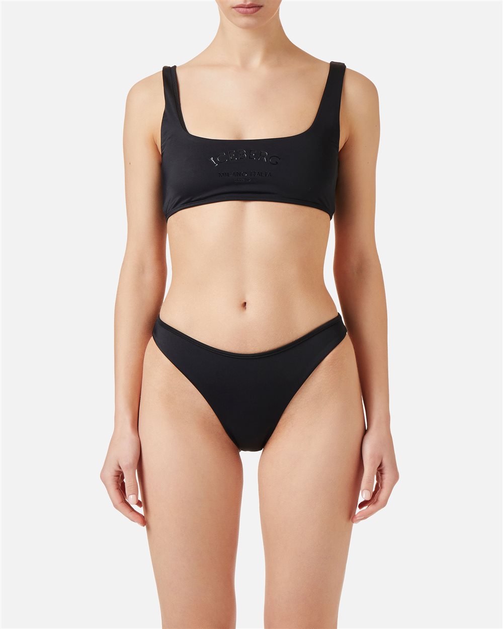 Slip mare neri leggermente sgambati per un look fresco e chic - Beachwear | Iceberg - Official Website