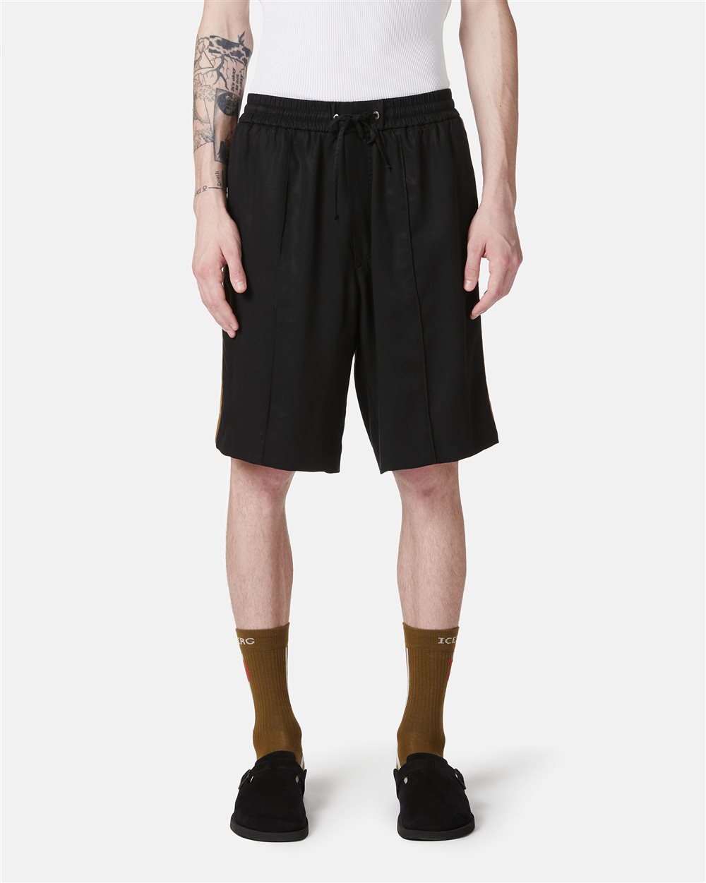 Comfort fit black Bermuda shorts in Tencel with contrasting stripes - New in | Iceberg - Official Website