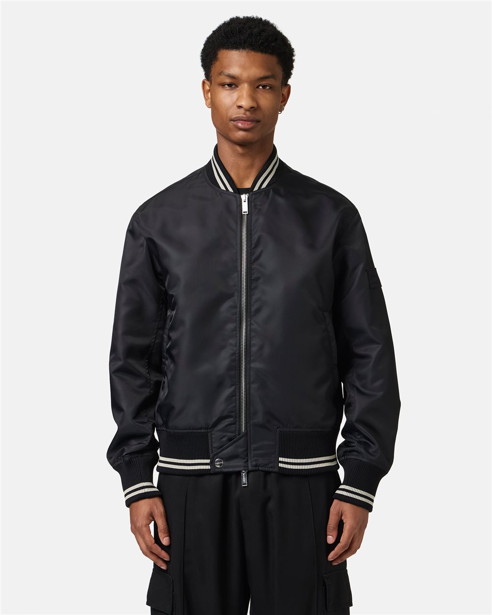 Schwarze Jacke aus recyceltem GRS-zertifizierten Polyester - Jacken und Mäntel | Iceberg - Official Website