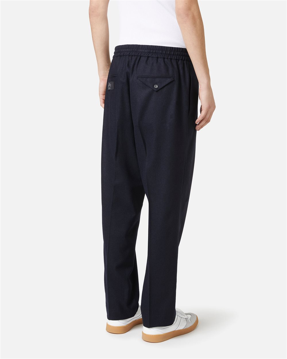 Formal jogging fit in light bouclé: the perfect balance between comfort and tailoring - Clothing | Iceberg - Official Website