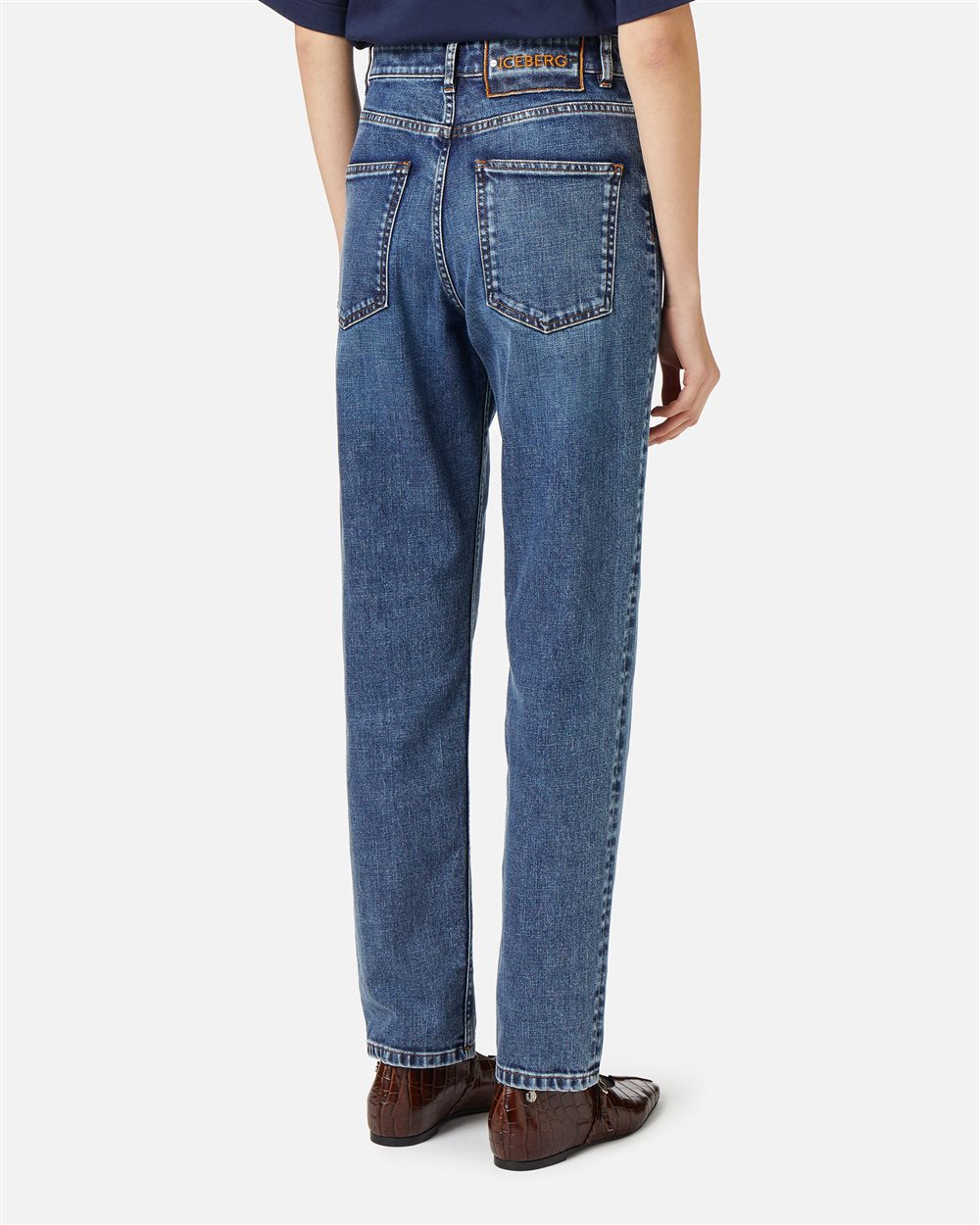 Indigo Mom Fit jeans in comfort stone wash denim - Clothing | Iceberg - Official Website