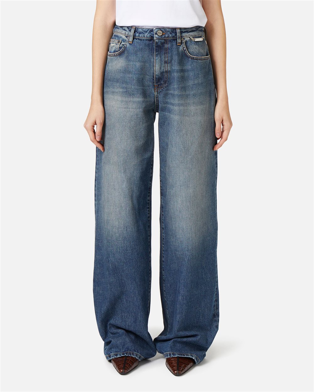 Indigo New Relaxed Fit Jeans in Stone Wash Denim - Woman | Iceberg - Official Website