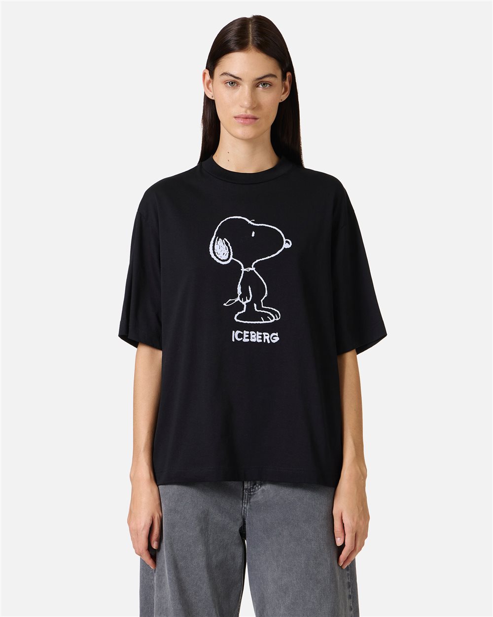 Black relaxed fit T-shirt in fixed jersey with Snoopy applique - New in | Iceberg - Official Website