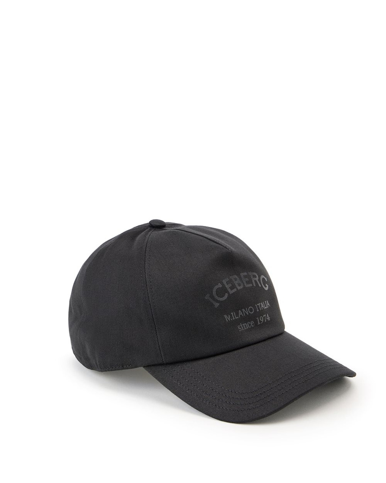 Schwarzes Baseballcap aus Gabardine mit Iceberg Milano Italia-Logo - Herren | Iceberg - Official Website