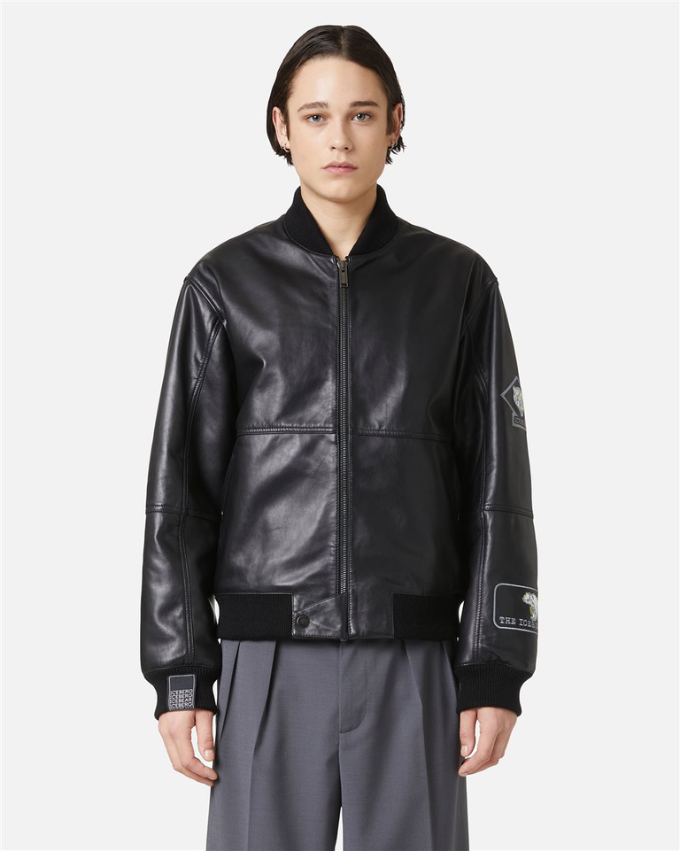 Schwarze Bomberjacke aus Leder mit aufgestickten Patches - Jacken und Mäntel | Iceberg - Official Website