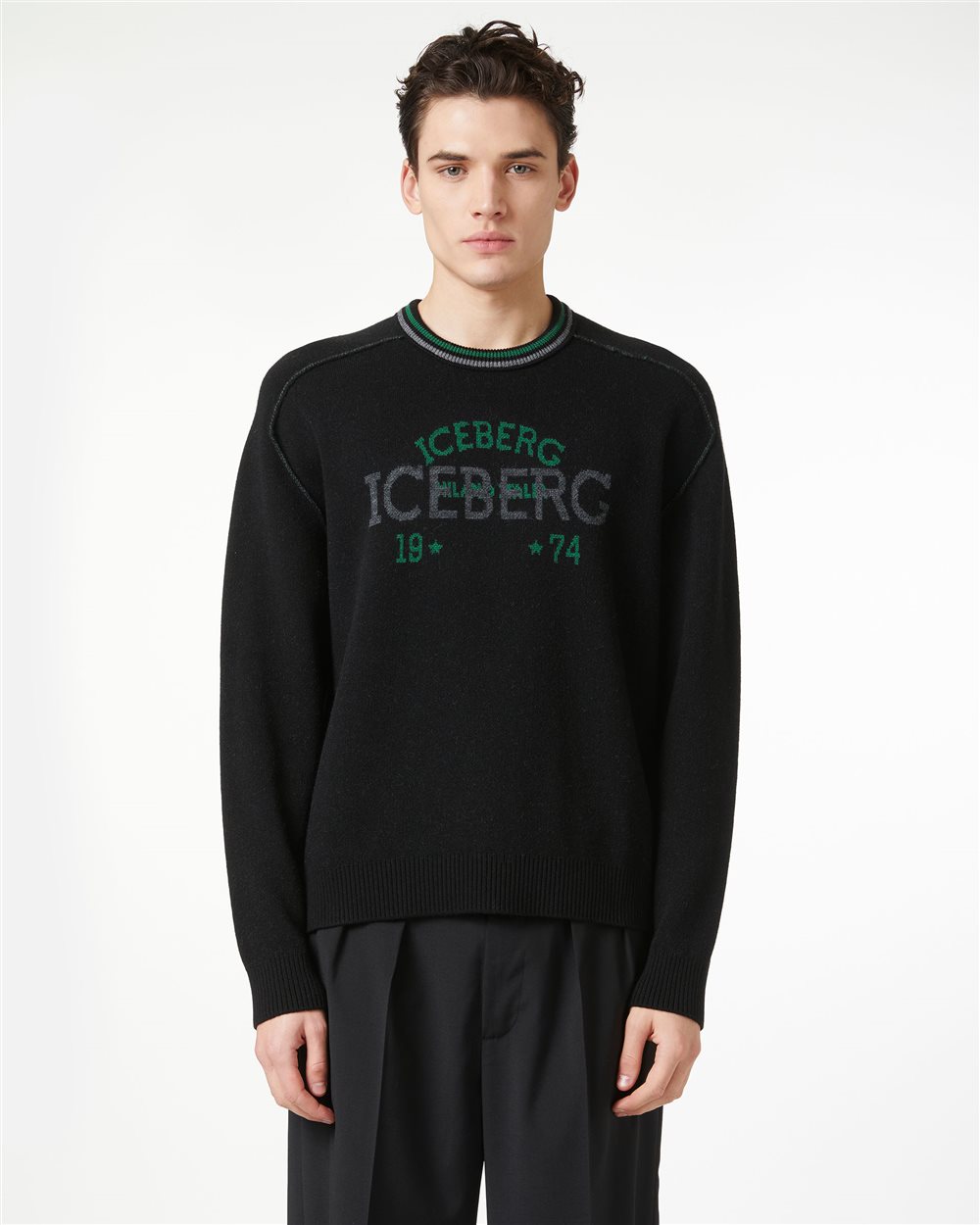 New regular fit crew neck sweater in black extra-fine merino