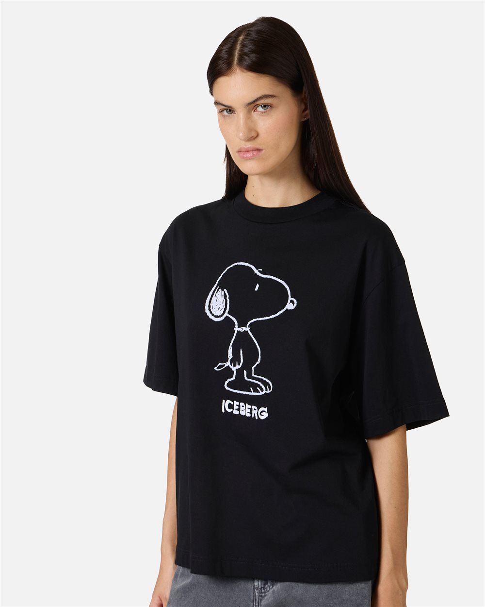 Black relaxed fit T-shirt in fixed jersey with Snoopy applique