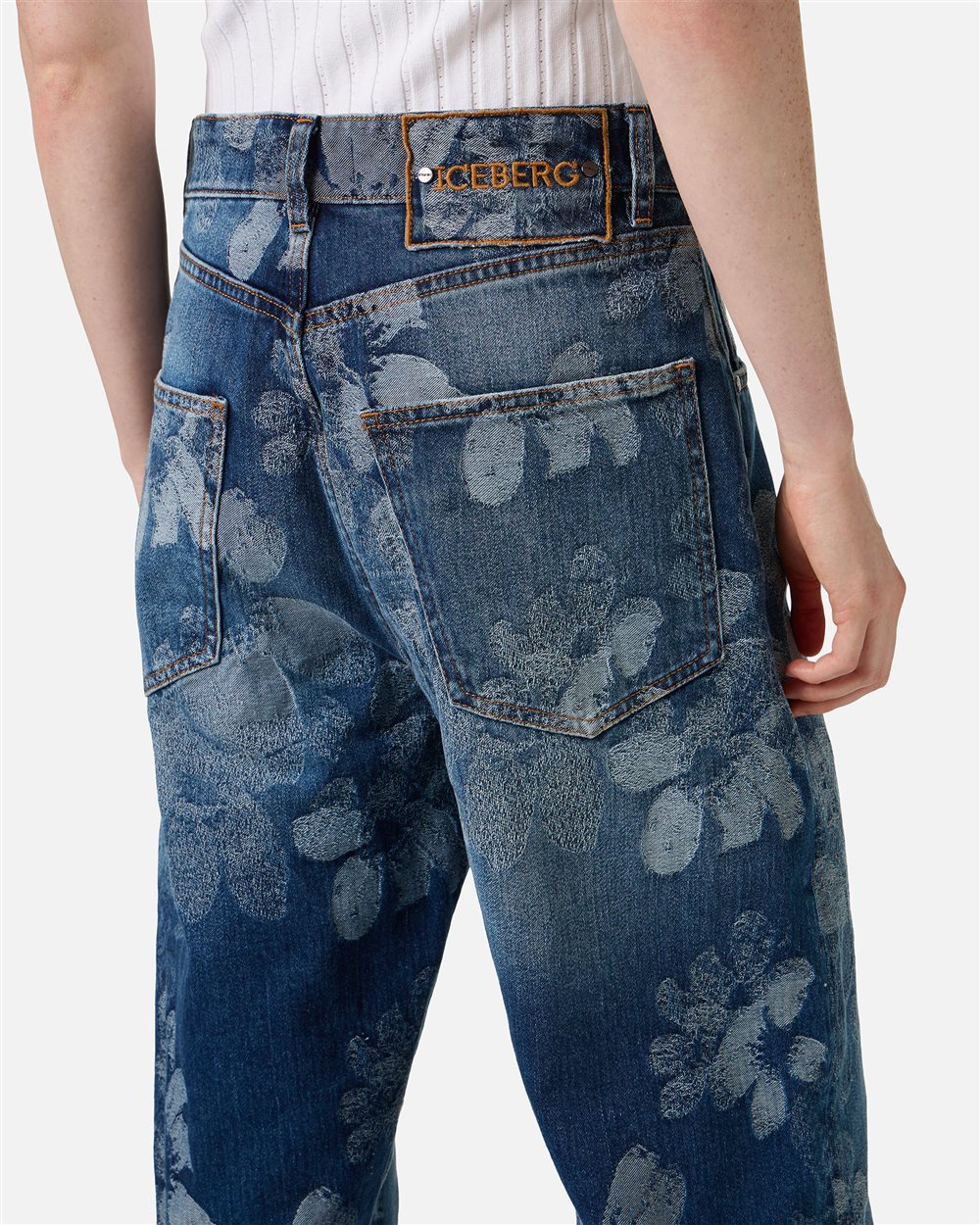 Indigo 5-pocket denim pants in floral jacquard with a straight-leg